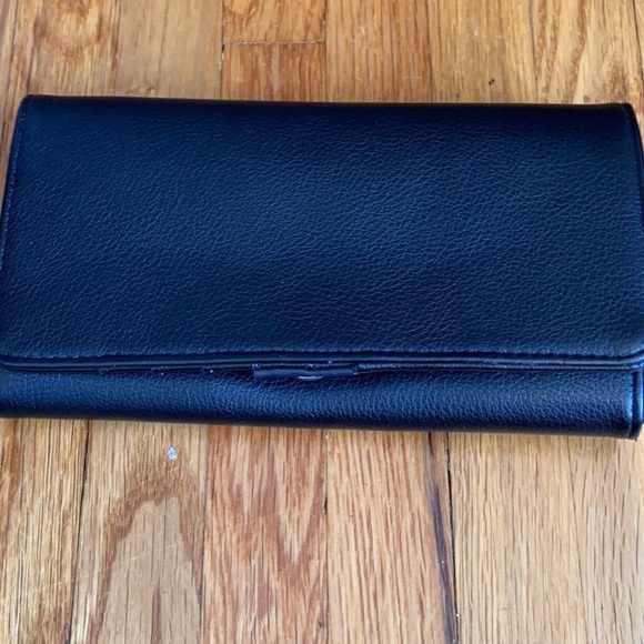 ⚡️2/$15 Black wallet - Picture 2 of 2